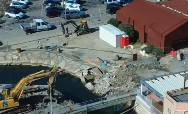 Déconstruction d’un pont effondré suite aux crues à Saint-Florent, Borgo, Socotra BTP