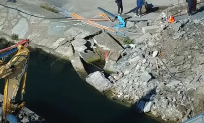 Déconstruction d’un pont effondré suite aux crues à Saint-Florent, Borgo, Socotra BTP